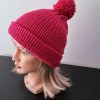 Gebreid Mutzzie Fuchsiaroze met pompon - Afbeelding 3